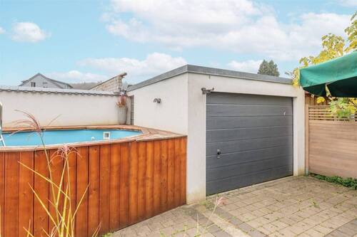 Pool und Garage - 