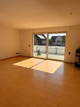 Wohnzimmer - 3 Zimmer Wohnung im Herzen von Hasbergen mit großer Dachterasse