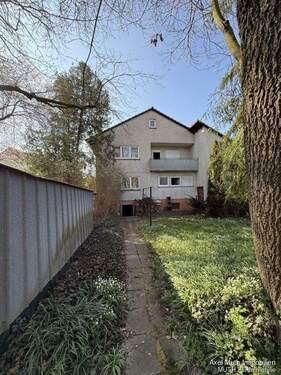 Ansicht/ Garten - Mehrfamilienhaus, Wohnhaus mit 178,00 m&sup2; in Gemmingen zum Kaufen