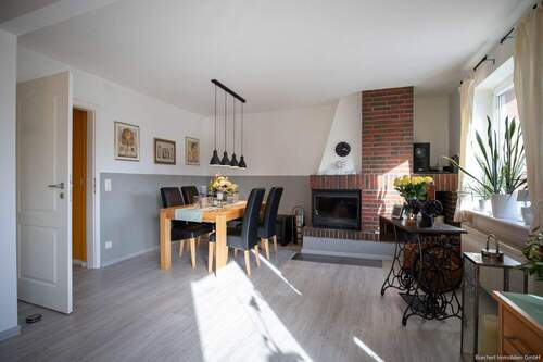 Wohn- und Esszimmer mit Kamin - 