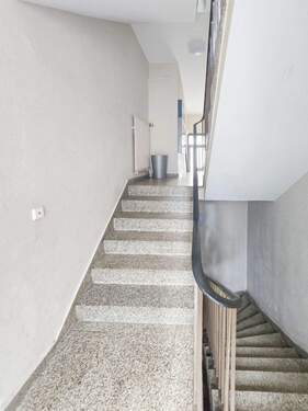 Treppenhaus - 3 Zimmer Etagenwohnung zum Kaufen in Berlin