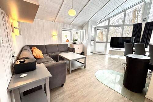 heller Wohnbereich - Mehrfamilienhaus, Wohnhaus mit 71,00 m&sup2; in Lübeck zum Kaufen