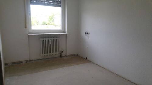 Schlafzimmer in Renovierung - 1 Zimmer Etagenwohnung in Leonberg