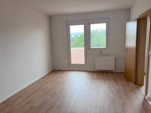 Wohnzimmer.jpeg - 3 Zimmer Etagenwohnung zur Miete in Naunhof
