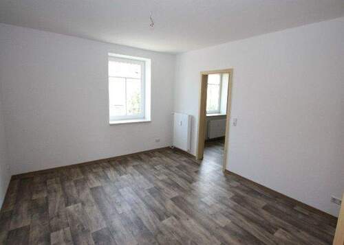 Beispielbild Wohnzimmer - Im Grünen: 3-Raum-Wohnung mit Dusche