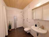 Bad mit Dusche - 