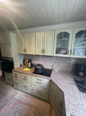 Küche links - 3 Zimmer Etagenwohnung in Neustadt an der Aisch