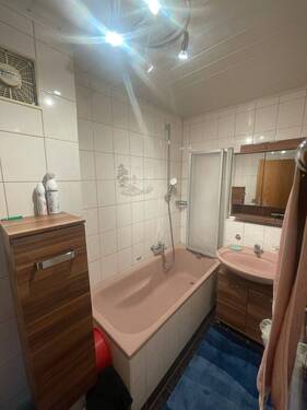 Badezimmer - Etagenwohnung mit 82,00 m&sup2; in Neustadt an der Aisch zum Kaufen