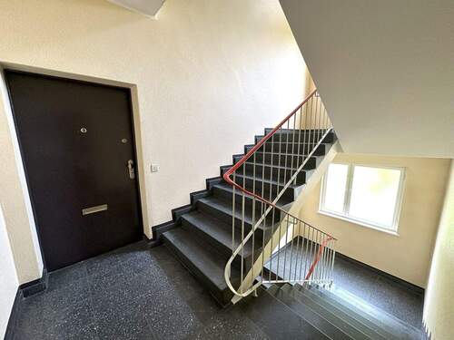 03 Treppenhaus - 2 Zimmer Etagenwohnung in Berlin