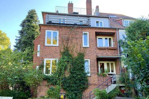 Hausansicht vom Garten - 4 Zimmer Etagenwohnung zum Kaufen in Lübeck