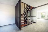 Treppen mit Schiebetür zum WZ - 