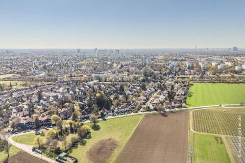 Drohnenbildaufnahme - 6 Zimmer Reihenmittelhaus in München