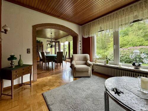 Wohnzimmer mit Blick in das Esszimmer - 