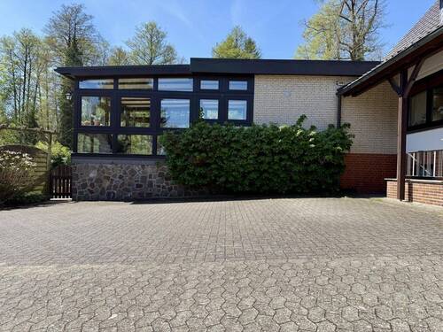 Hof mit Blick auf den Wintergarten - 