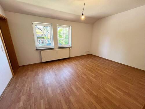 Wohnzimmer - 2 Zimmer Etagenwohnung in Bergen