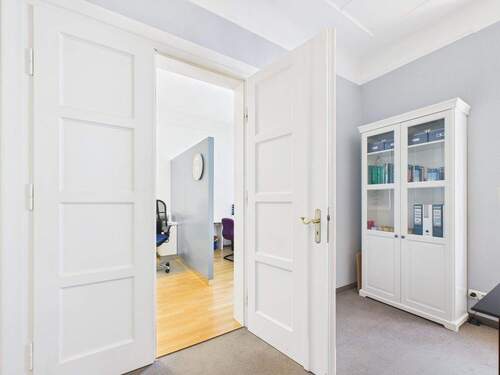 Flügeltüren zum Empfangsbereich - 