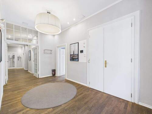 Eingangsbereich / Flur zu allen Räumen - 