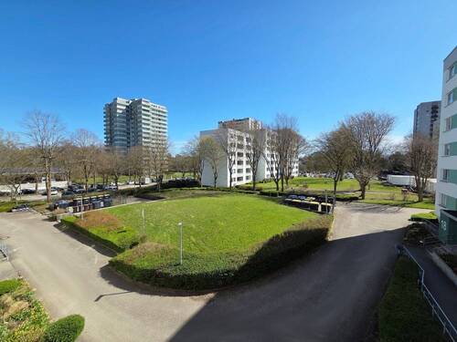 Ausblick Küche - Etagenwohnung mit 77,00 m&sup2; in Kronshagen zur Miete