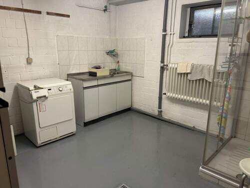 Waschkeller mit Dusche - 