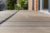 Detailaufnahmen verbaute WPC-Dielen Balkonbelag - 