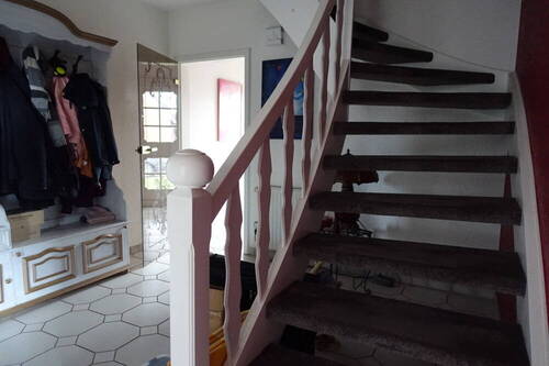 Flur mit Treppe - 