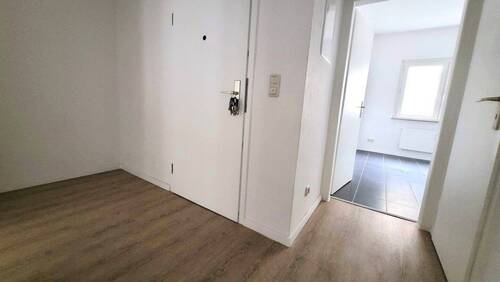 Diele hinten - 2 Zimmer Etagenwohnung in Essen