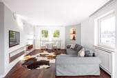 Wohnzimmer - AIGNER - Komfort trifft auf Stil - Lichtdurchflutete 2-Zimmer-Wohnung mit Westbalkon
