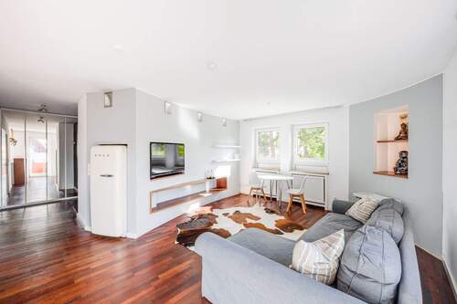 Wohnzimmer - 2 Zimmer Etagenwohnung in München