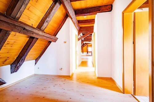 Flur - 2 Zimmer Etagenwohnung zum Kaufen in Sulzburg
