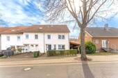 Hauseingang mit Stellplatz - Reihenendhaus mit 164,10 m&sup2; in Vellmar / Obervellmar zum Kaufen