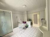 Badezimmer EG - 6 Zimmer Einfamilienhaus in Ortenburg