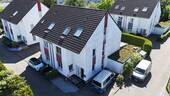 Vorderansicht - Moderne Doppelhaushälfte mit Wellness-Akzent