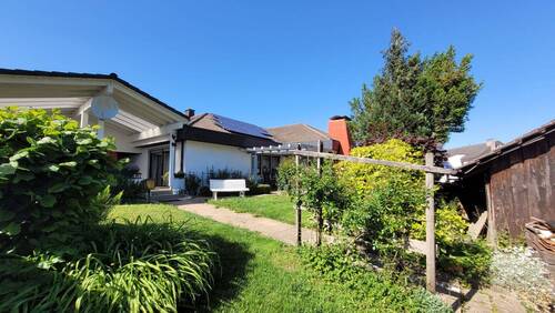 SZG1_Aussen 1.jpg - 8 Zimmer Bungalow zum Kaufen in Klettgau