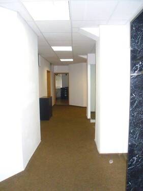 03 Flur - 7 Zimmer Büro in Salzwedel
