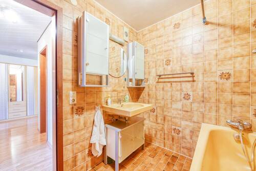 Bad mit Waschbecken - 