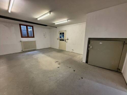 Kellerraum mit Lastenaufzug - 