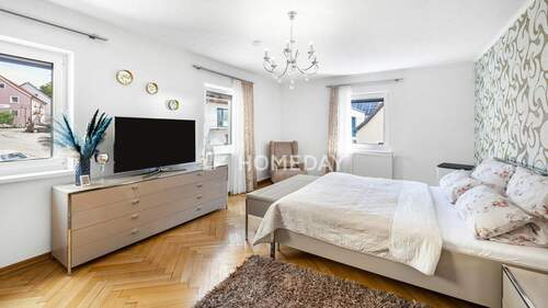 1. OG Schlafzimmer 1 - 