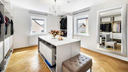 1. OG Ankleidezimmer 1 - 7 Zimmer Einfamilienhaus in Mallersdorf-Pfaffenberg