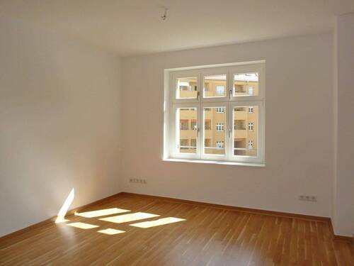 Referenzbild Wohnen (2) - Lichtdurchflutete 2-Zimmerwohnung mit sonniger Loggia im stilvoll sanierten Gohliscarré!