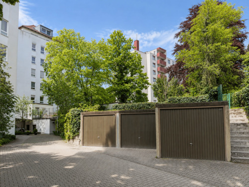  Garagen - zwei miteinander verbundene Garagen für komfortables Parken 
- 