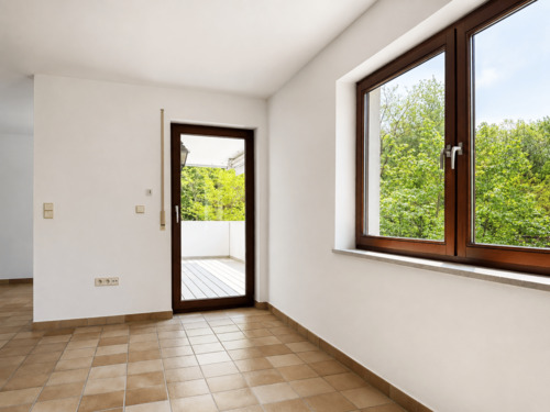 Wohnbereich mit direktem Austritt auf den sonnigen Süd-West-Balkon - 