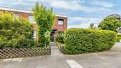 Außenansicht 1 - Drei Zimmer, Garten, Ruhe - und ein Fenster wie ein Bildrahmen