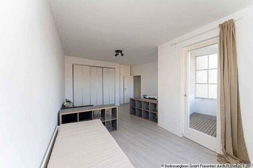 Zimmer, Schlafbereich, Balkonzugang - 1 Zimmer Etagenwohnung in Berlin