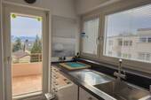 Küche mit Ausgang Balkon - 