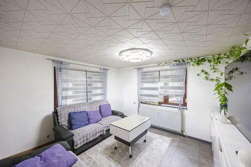 Wohnzimmer EG - 6 Zimmer Mehrfamilienhaus, Wohnhaus zum Kaufen in Ingersheim