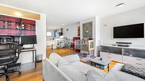 Wohnzimmer 2 - Modernes Wohnen in gepflegtem Mehrfamilienhaus! Helle 1,5 - Zimmer - Wohnung mit TG-Stellplatz