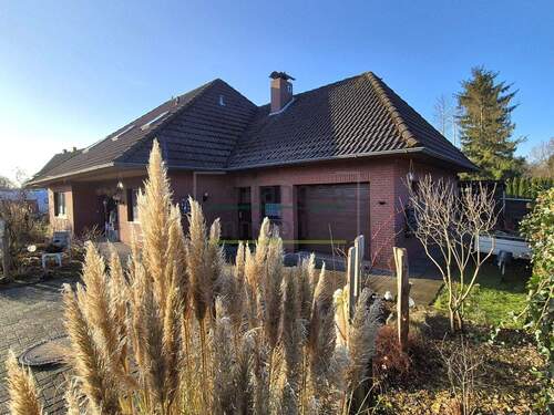 Seitenansicht. - 7 Zimmer Einfamilienhaus in Barßel / Elisabethfehn
