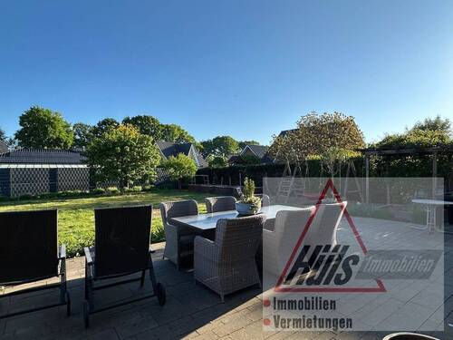 Blick in den Garten - Modernes hochwertiges Einfamilienhaus mit Einliegerwohnung in ruhiger Siedlungslage