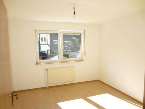 BLICK IN DAS ARBEITS / GÄSTE / ODER ANKLEIDEZIMMER - 