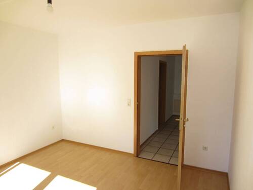 IMMER NOCH DAS ARBEITSZIMMER / GÄSTEZIMMER - 